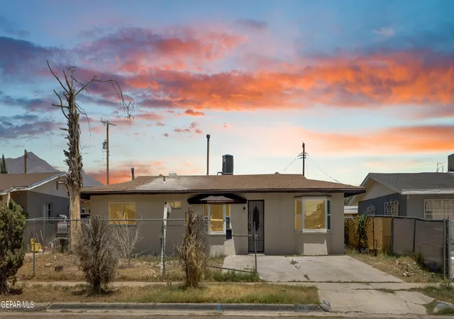 Single family home for sale at 4801 Chisos Ln, El Paso, TX 79904 | MLS# 945425