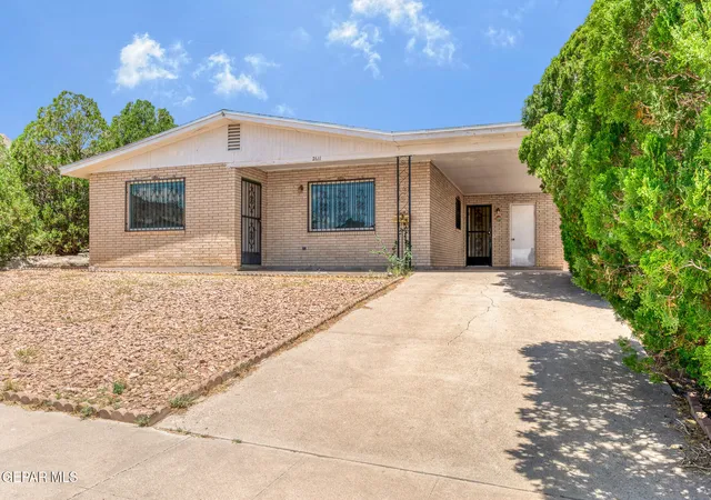 Photo 1 of Sale Pending at 2611 Jefferson Ave, El Paso, TX 79930 | MLS# 945377 | Listing updated on 2026-09-04