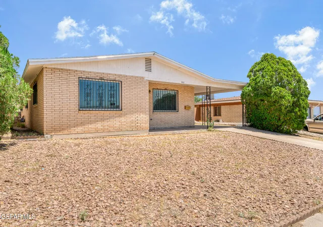 Photo 3 of Sale Pending at 2611 Jefferson Ave, El Paso, TX 79930 | MLS# 945377 | Listing updated on 2026-09-04