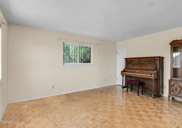 Photo 4 of Sale Pending at 2611 Jefferson Ave, El Paso, TX 79930 | MLS# 945377 | Listing updated on 2026-09-04
