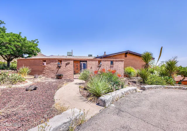 Photo 1 of Sale Pending at 2825 Titanic Ave, El Paso, TX 79904 | MLS# 945554 | Listing updated on 2026-06-27