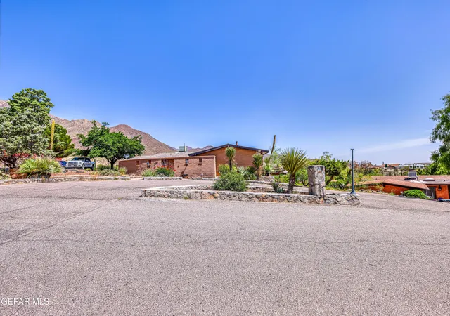 Photo 3 of Sale Pending at 2825 Titanic Ave, El Paso, TX 79904 | MLS# 945554 | Listing updated on 2026-06-27
