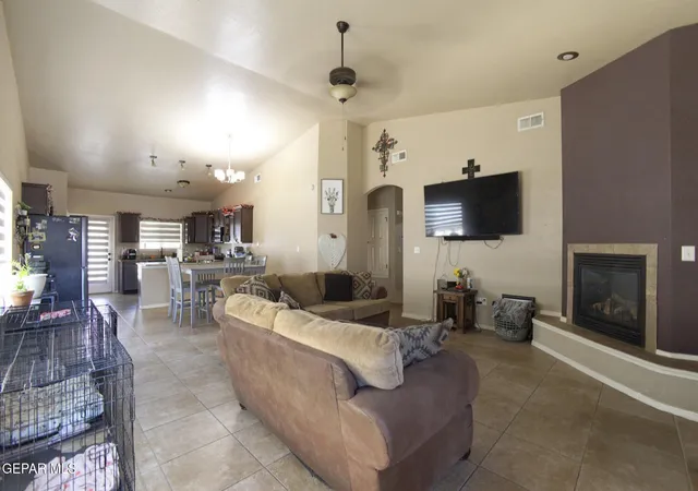 Homes for sale in El Paso, TX | 2324 Bird Song St, El Paso, TX 79938 | MLS# 945556