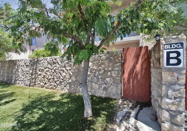 2nd image of 252 Shadow Mountain Dr, El Paso, TX 79912