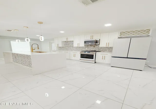 Photo 3 of Single family home for sale at 3112 Eads Pl, El Paso, TX 79935 | MLS# 945692 | Listing updated on 2026-09-21