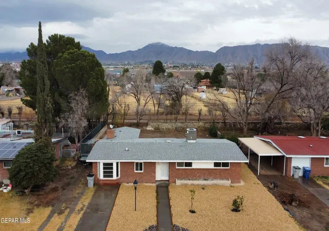 Photo 2 of Sale Pending at 4424 Thrush Way, El Paso, TX 79922 | MLS# 945762 | Listing updated on 2026-09-14