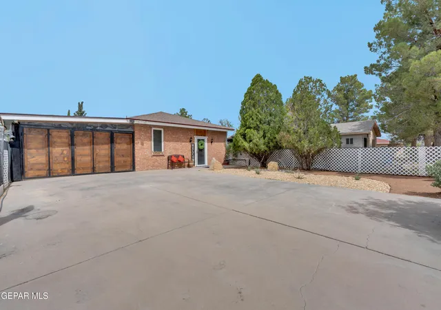 Photo 3 of Single family home for sale at 10771 Wilton Pl, El Paso, TX 79927 | MLS# 945803 | Listing updated on 2026-06-29