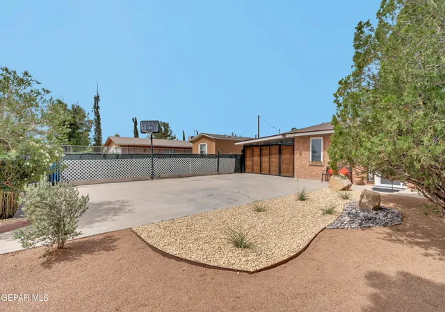 Photo 3 of Single family home for sale at 10771 Wilton Pl, El Paso, TX 79927 | MLS# 945803 | Listing updated on 2026-06-29
