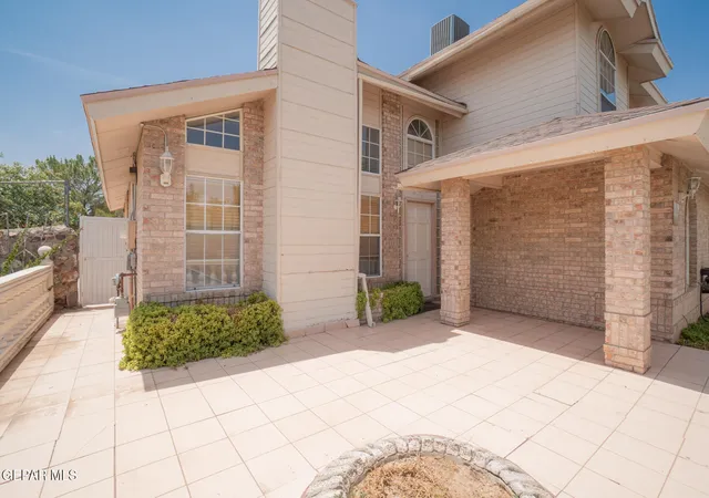 Photo 3 of Single family home for sale at 5920 W Valley Cir, El Paso, TX 79932 | MLS# 949035 | Listing updated on 2026-10-08