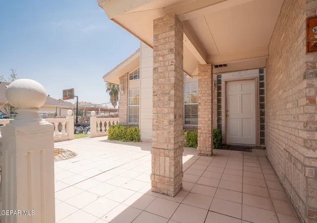 Photo 3 of Single family home for sale at 5920 W Valley Cir, El Paso, TX 79932 | MLS# 949035 | Listing updated on 2026-10-08