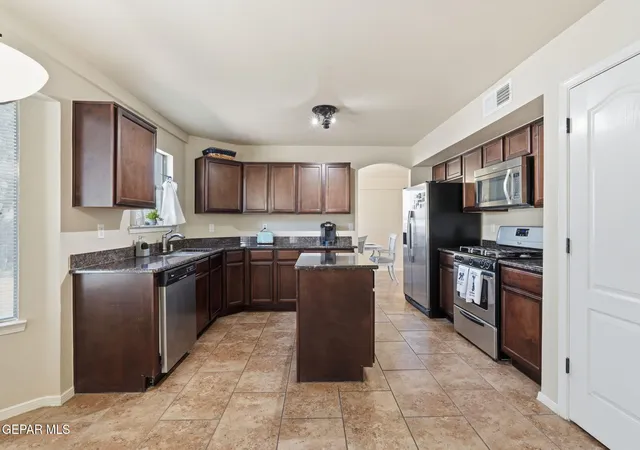 Photo 4 of Single family home for sale at 1332 Sunny Sky Pl, El Paso, TX 79928 | MLS# 945917 | Listing updated on 2026-09-17