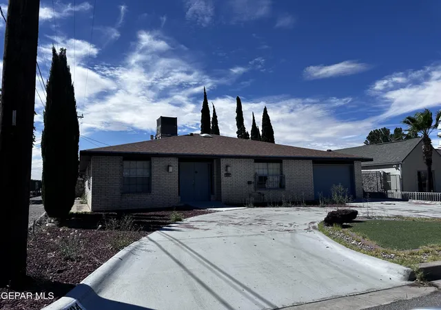 Photo 1 of Single family home for sale at 404 E Hague Rd, El Paso, TX 79902 | MLS# 945964 | Listing updated on 2026-09-03