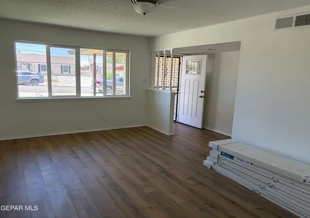 Photo 4 of Sale Pending at 4720 Tropicana Ave, El Paso, TX 79924 | MLS# 946098 | Listing updated on 2026-08-28