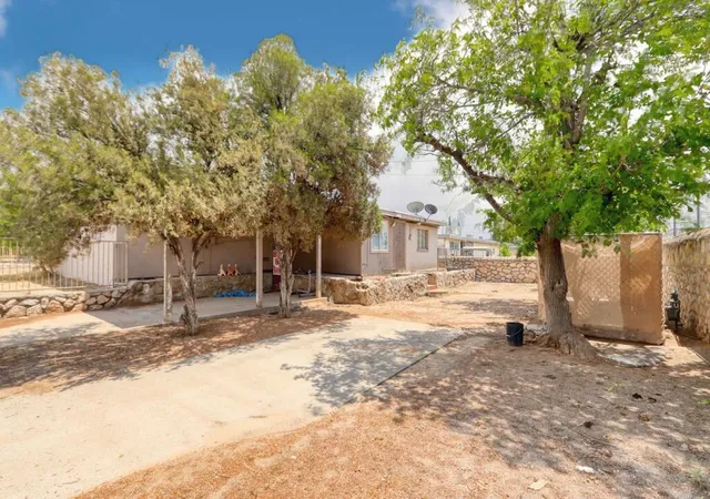 Photo 4 of Single family home for sale at 965 Bennett Pl, El Paso, TX 79907 | MLS# 945978 | Listing updated on 2026-08-12