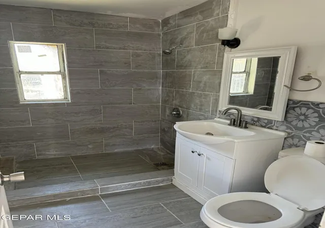 Photo 4 of Single family home for sale at 447 Chesak Cir, El Paso, TX 79905 | MLS# 945958 | Listing updated on 2026-09-20