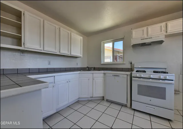 Photo 2 of Single family home for sale at 9402 Montgomery Dr, El Paso, TX 79924 | MLS# 946036 | Listing updated on 2026-09-11