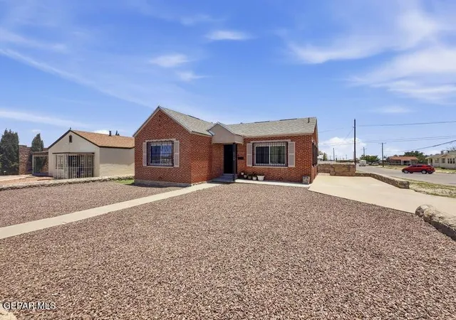 Photo 2 of Single family home for sale at 3700 Mckinley Ave, El Paso, TX 79930 | MLS# 946163 | Listing updated on 2026-09-10