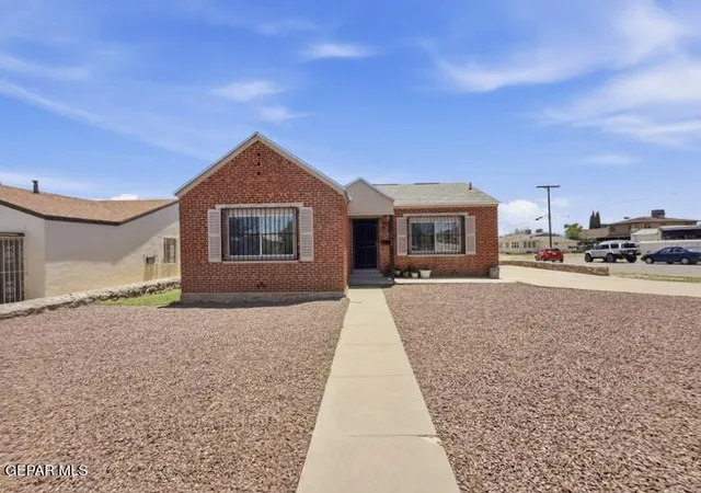Photo 3 of Single family home for sale at 3700 Mckinley Ave, El Paso, TX 79930 | MLS# 946163 | Listing updated on 2026-09-10