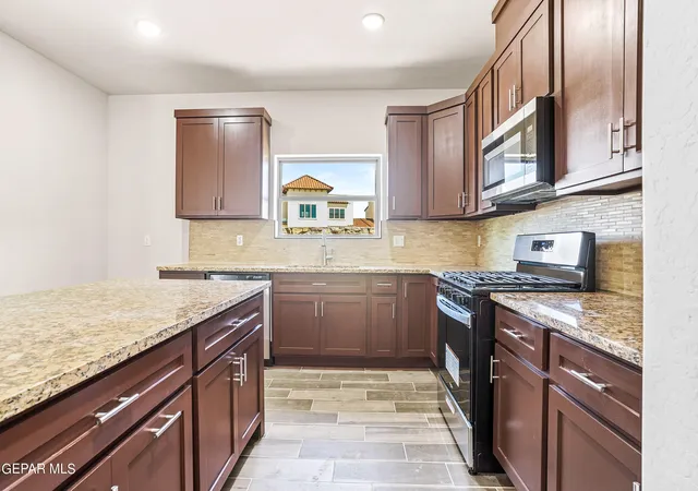 2nd image of 871 Country Club Rd #4E, El Paso, TX 79932 | MLS# 946164