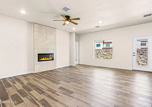 3rd image of 871 Country Club Rd #4E, El Paso, TX 79932 | MLS# 946164