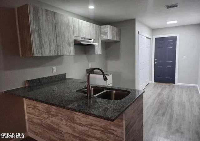 Listing Photo 4 - Condo for sale in building located at 7838 Mount Latona Dr, El Paso, TX 79904 - Unit #A,B,C,D