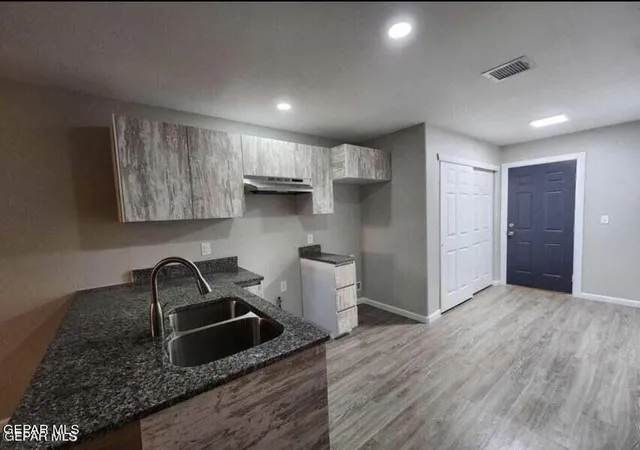 Listing Photo 5 - Condo for sale in building located at 7838 Mount Latona Dr, El Paso, TX 79904 - Unit #A,B,C,D