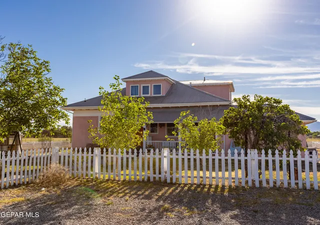 Homes for sale in Unincorporated, NM | 1401 Higuera Ave, Unincorporated, NM 99999 | MLS# 946263