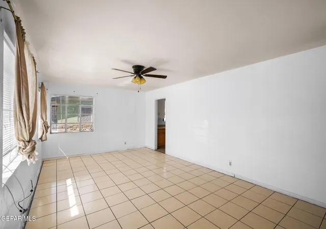 5th image of 323 Vivian Dr, El Paso, TX 79915 | MLS# 946278