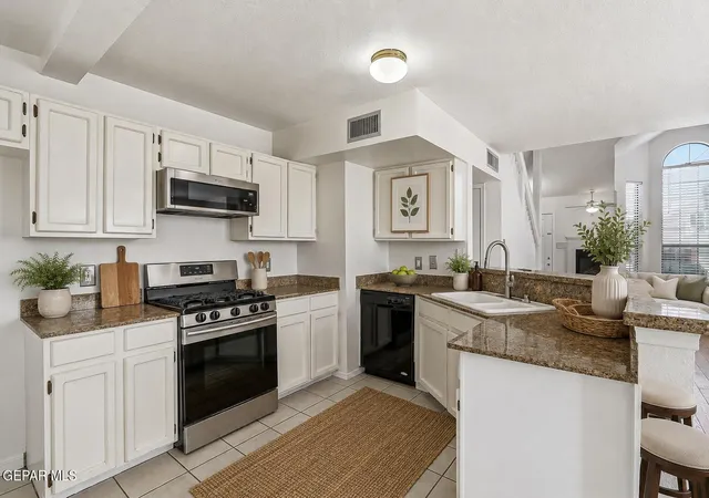 Photo 3 of Sale Pending at 7109 Oval Rock Dr, El Paso, TX 79912 | MLS# 946311 | Listing updated on 2026-07-07