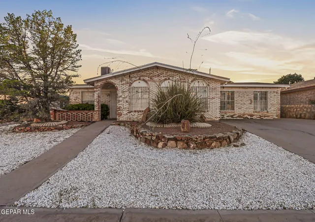 Photo 2 of Sale Pending at 2813 Doug Frd Dr, El Paso, TX 79935 | MLS# 946304 | Listing updated on 2026-09-07