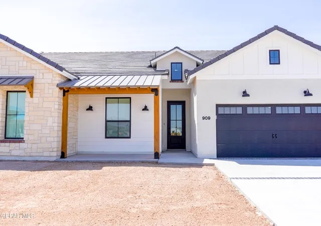 Photo 3 of Single family home for sale at 15117 Allegiance Ave, El Paso, TX 79938 | MLS# 946332 | Listing updated on 2026-06-23