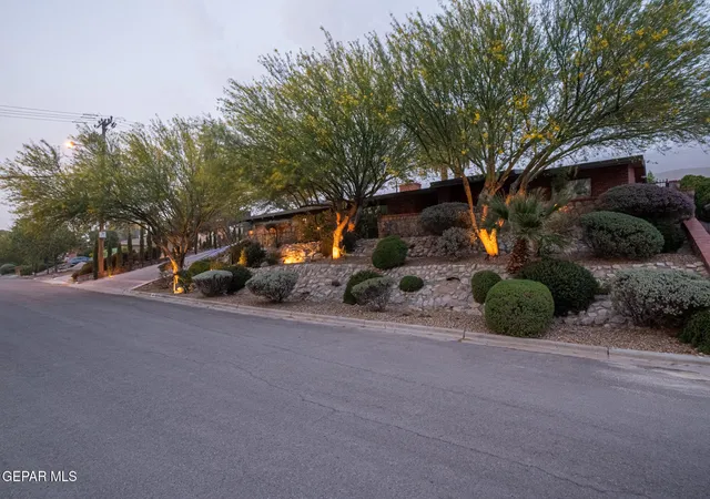 Photo 1 of Sale Pending at 4006 Flamingo Dr, El Paso, TX 79902 | MLS# 946667 | Listing updated on 2026-09-14