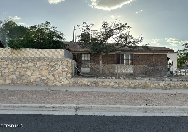 Photo 4 of Sale Pending at 11760 John Polley Cir, El Paso, TX 79936 | MLS# 946654 | Listing updated on 2026-08-28
