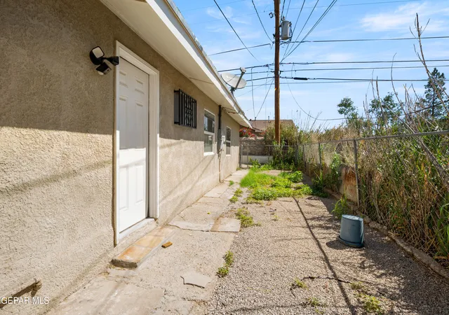 Photo 3 of Single family home for sale at 408 Sycamore Way, El Paso, TX 79915 | MLS# 946602 | Listing updated on 2026-08-27