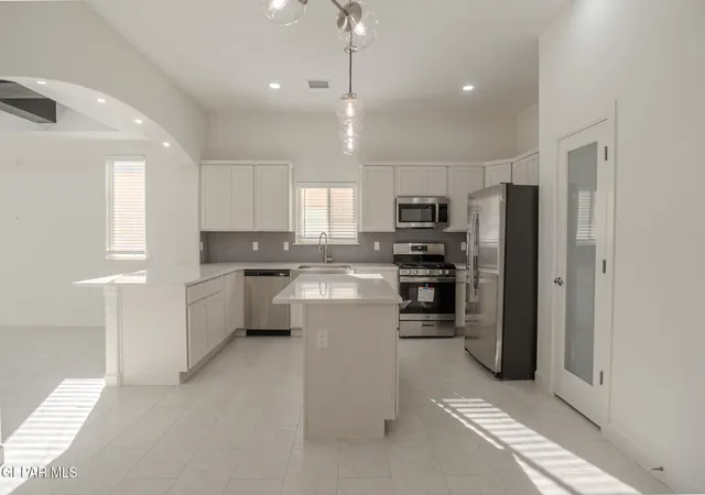 Photo 4 of Single family home for sale at 3868 Bubble Pl, El Paso, TX 79938 | MLS# 947043 | Listing updated on 2026-10-16