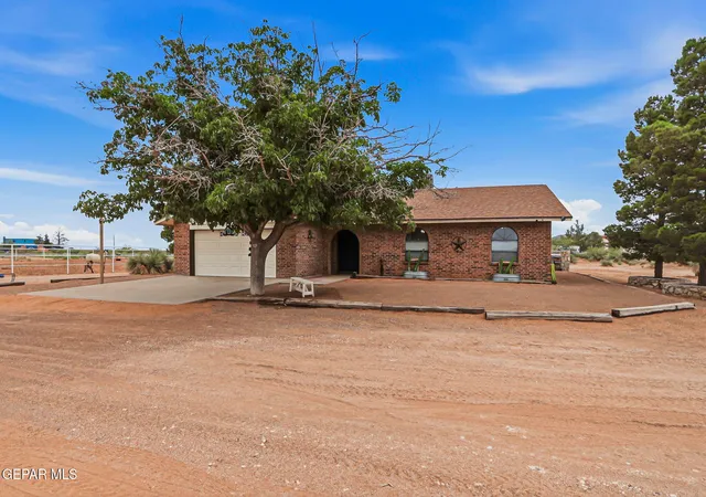 2nd image of 6375 Desert Willow Dr, El Paso, TX 79938 | MLS# 946722
