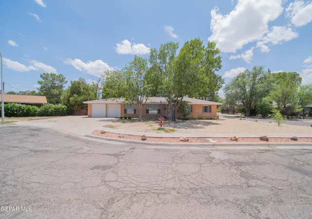 Homes for sale in Las Cruces, NM | 1850 Debby Cir, Las Cruces, NM 88005 | MLS# 946816