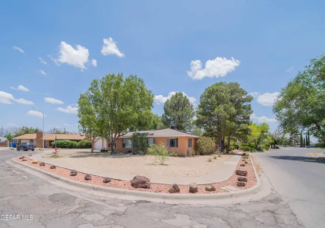 Homes for sale in Las Cruces, NM | 1850 Debby Cir, Las Cruces, NM 88005 | MLS# 946816