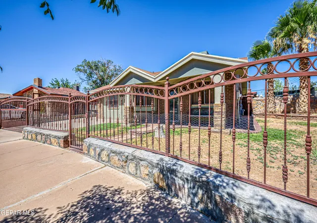 Photo 3 of Sale Pending at 9724 Staubach Dr, El Paso, TX 79927 | MLS# 946810 | Listing updated on 2026-09-20