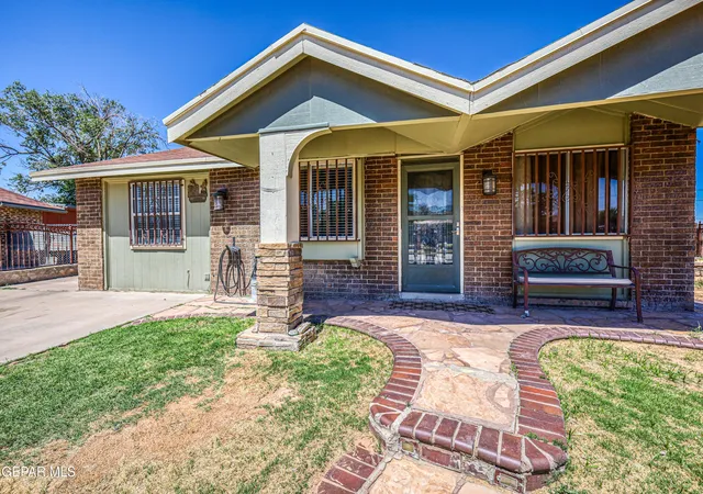 Photo 4 of Sale Pending at 9724 Staubach Dr, El Paso, TX 79927 | MLS# 946810 | Listing updated on 2026-09-20