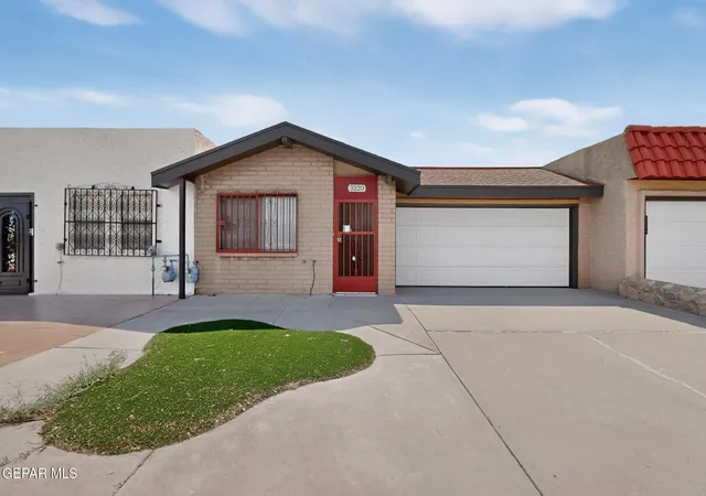 Photo 2 of Townhouse for sale at 3220 Isla Morada Dr, El Paso, TX 79925 | MLS# 946960 | Listing updated on 2026-09-02