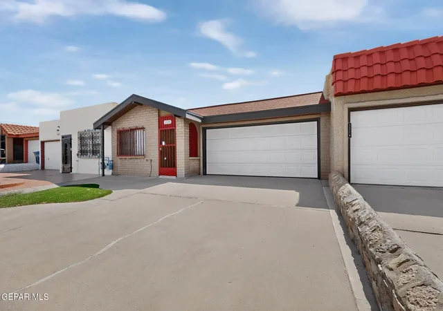 Photo 3 of Townhouse for sale at 3220 Isla Morada Dr, El Paso, TX 79925 | MLS# 946960 | Listing updated on 2026-09-02