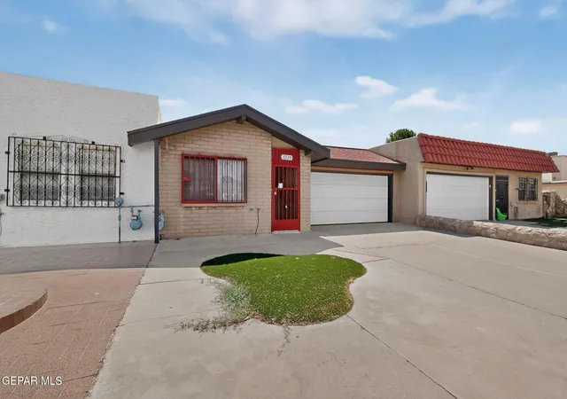Photo 3 of Townhouse for sale at 3220 Isla Morada Dr, El Paso, TX 79925 | MLS# 946960 | Listing updated on 2026-09-02