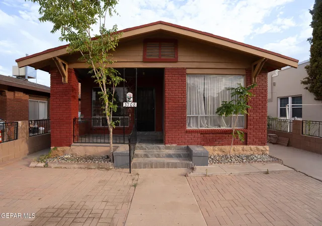 Homes for sale in El Paso, TX | 3708 La Luz Ave, El Paso, TX 79903 | MLS# 947150