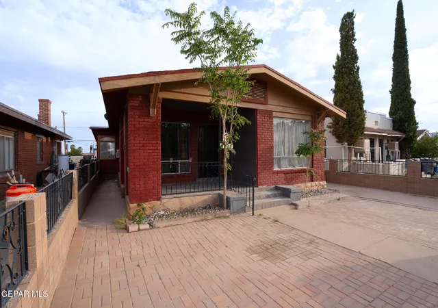 Photo 3 of Single family home for sale at 3708 La Luz Ave, El Paso, TX 79903 | MLS# 947150 | Listing updated on 2026-07-28