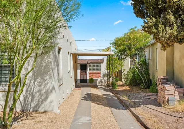 Photo 4 of Sale Pending at 1019 Kelly Wy, El Paso, TX 79902 | MLS# 947087 | Listing updated on 2026-09-06