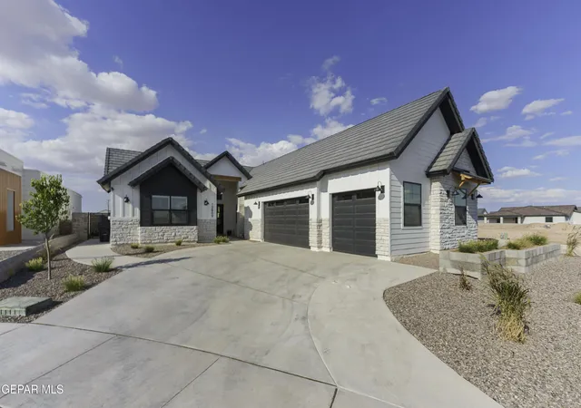 Photo 3 of Single family home for sale at 328 Emerald Moon Pl, Horizon City, TX 79928 | MLS# 947157 | Listing updated on 2026-07-14