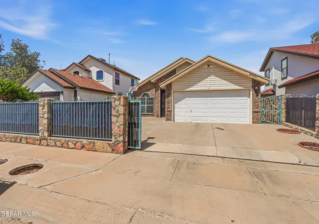Photo 3 of Sale Pending at 10422 Carter Scott Pl, El Paso, TX 79927 | MLS# 947583 | Listing updated on 2026-08-17