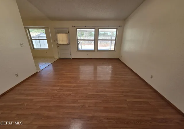 Photo 4 of Sale Pending at 350 Hourglass Dr, El Paso, TX 79915 | MLS# 947291 | Listing updated on 2026-08-17