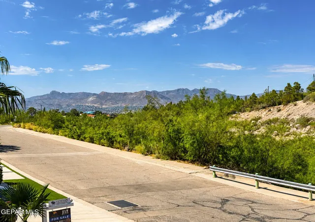 Photo 4 of Sale Pending at 200 Canyon Ter Dr, El Paso, TX 79902 | MLS# 947471 | Listing updated on 2026-09-13
